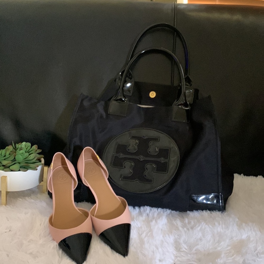 ••(SOLD)••Tory Burch Flats - Picture 7 of 7